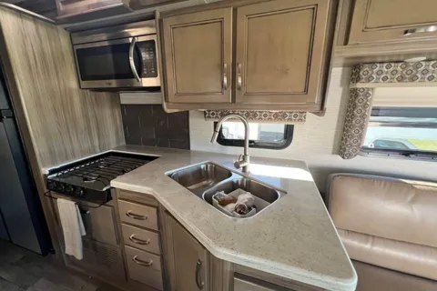 Ian's Jayco Precept 29V Class A