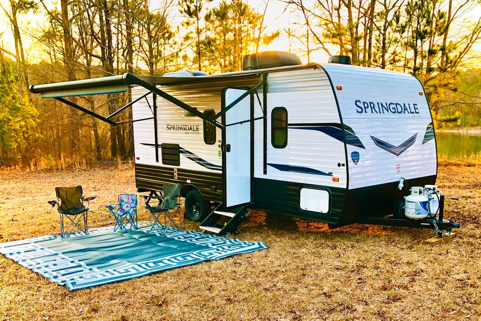2024 Solar Luxury Camper, Fully Renovated, Camp in Luxury, Off Grid!
