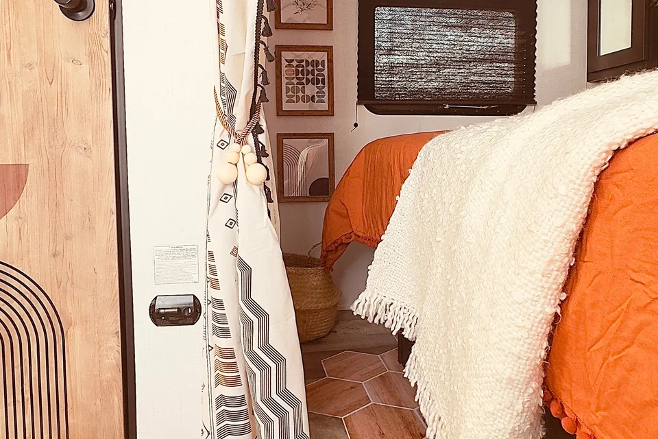 2024 Solar Luxury Camper, Fully Renovated, Camp in Luxury, Off Grid!