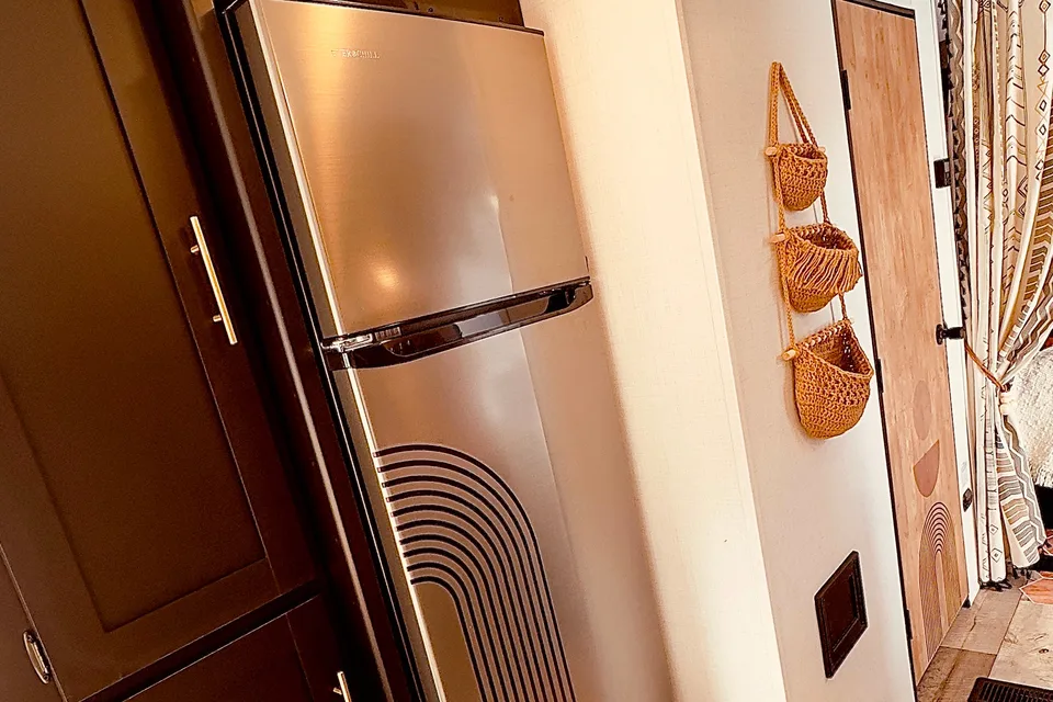 2024 Solar Luxury Camper, Fully Renovated, Camp in Luxury, Off Grid!