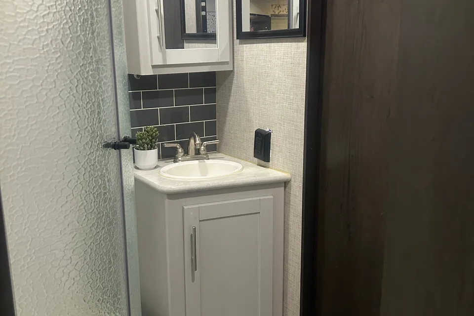 Cozy, comfortable, Friendly keystone Ultra lite Travel Trailer