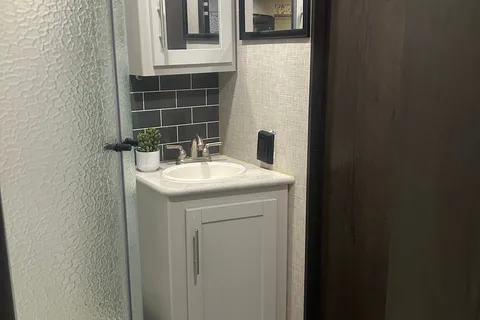 Cozy, comfortable, Friendly keystone Ultra lite Travel Trailer