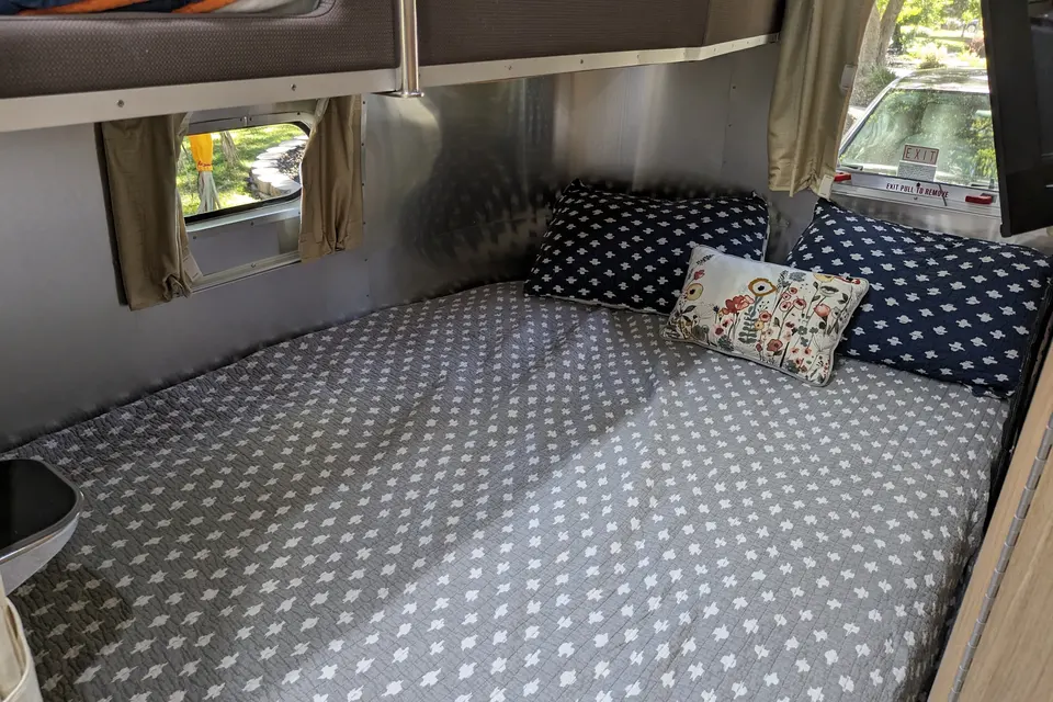 Luxury Airstream 30ft, Sleeps 8 + Pets, Delivery