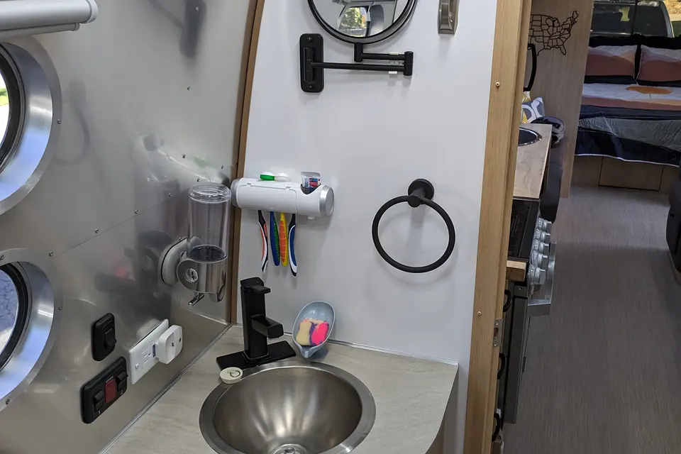 Luxury Airstream 30ft, Sleeps 8 + Pets, Delivery