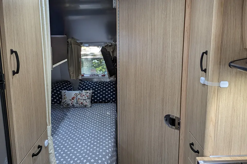 Luxury Airstream 30ft, Sleeps 8 + Pets, Delivery