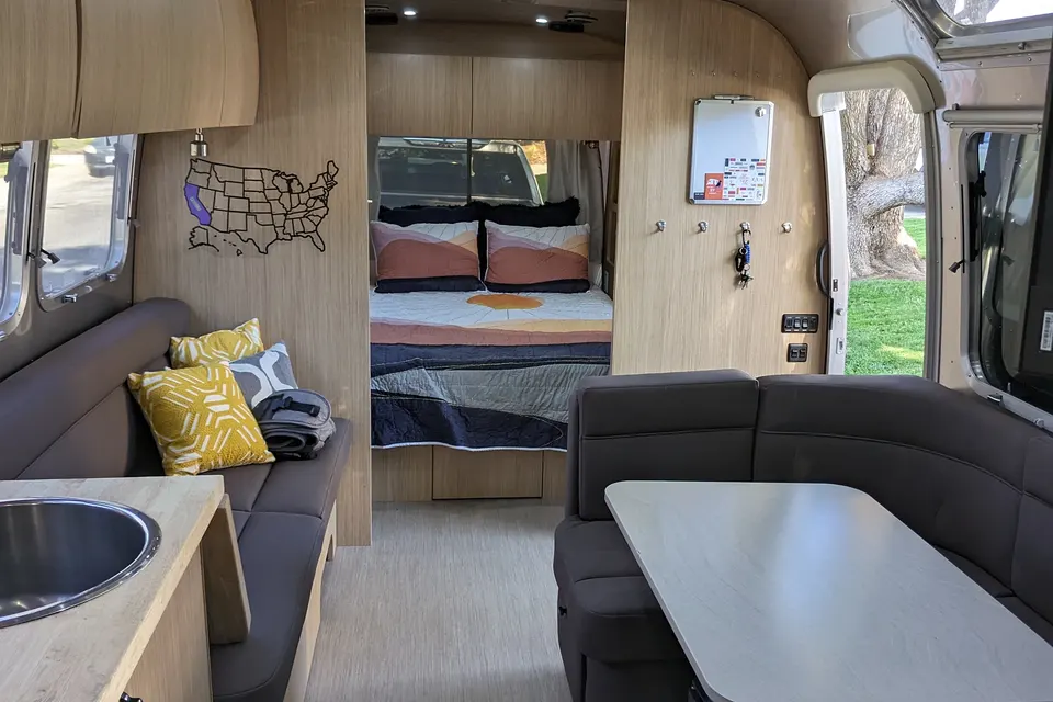 Luxury Airstream 30ft, Sleeps 8 + Pets, Delivery