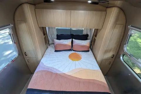 Luxury Airstream 30ft, Sleeps 8 + Pets, Delivery