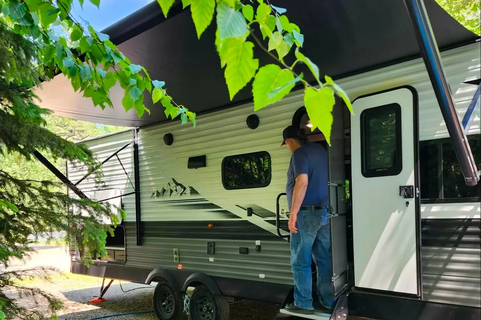 Comsasco Staycation Station