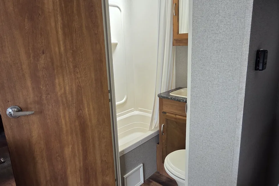 Clean and Comfortable 24 Foot Travel Trailer