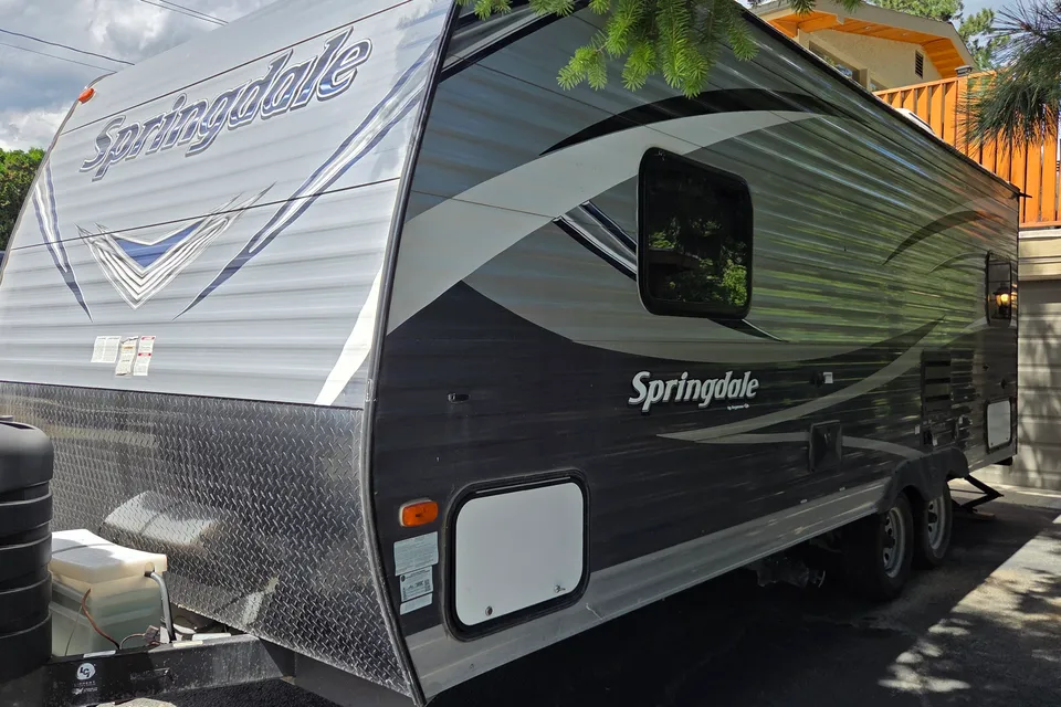 Clean and Comfortable 24 Foot Travel Trailer