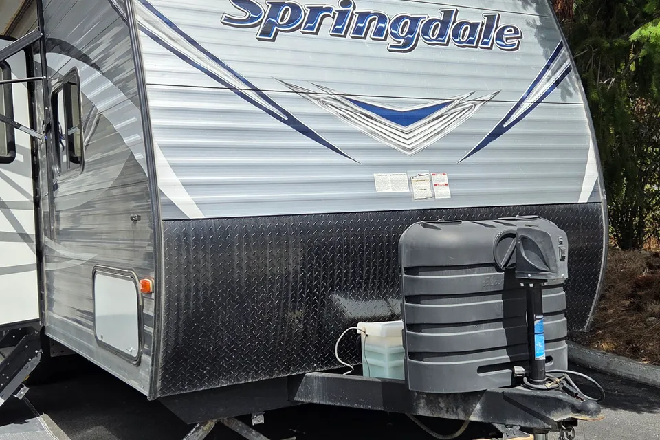 Clean and Comfortable 24 Foot Travel Trailer