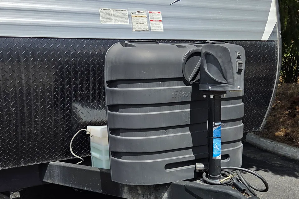 Clean and Comfortable 24 Foot Travel Trailer
