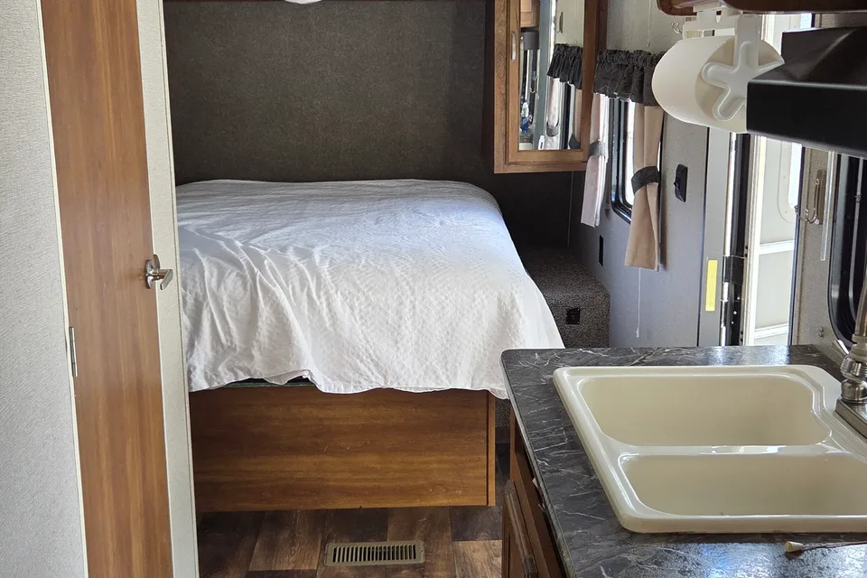 Clean and Comfortable 24 Foot Travel Trailer