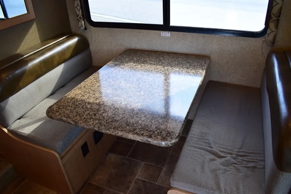 Jackpot Joe RV (Circa) Ultd Miles Sleep 6 Unit #7