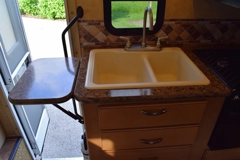 Jackpot Joe RV (Circa) Ultd Miles Sleep 6 Unit #7