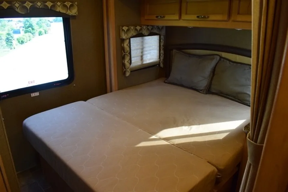 Jackpot Joe RV (Circa) Ultd Miles Sleep 6 Unit #7