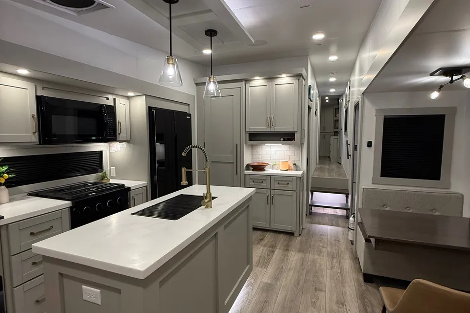 Brinkley 3610 Z Fifth Wheel