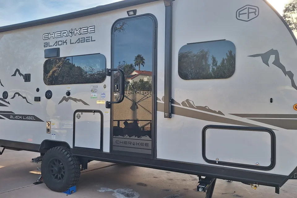 Blacky 2025 Cherokee Black Label with Solar