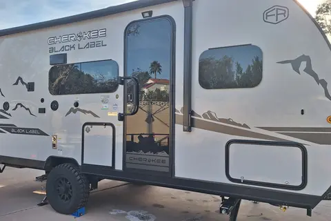 Blacky 2025 Cherokee Black Label with Solar