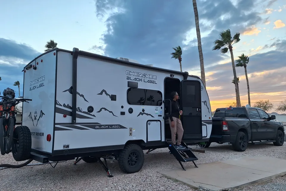 Blacky 2025 Cherokee Black Label with Solar