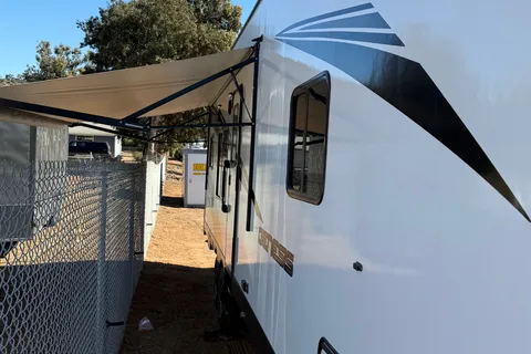 Amazing Genesis Supreme RV 275CRXL Toy Hauler