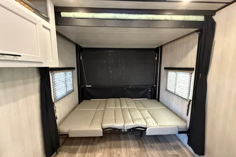 Amazing Genesis Supreme RV 275CRXL Toy Hauler