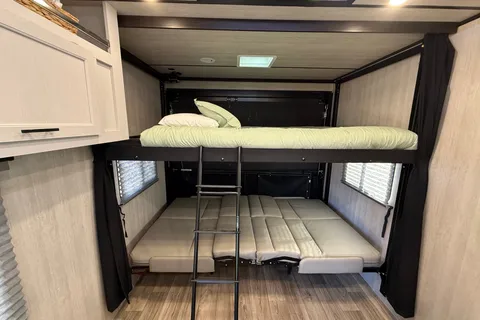 Amazing Genesis Supreme RV 275CRXL Toy Hauler