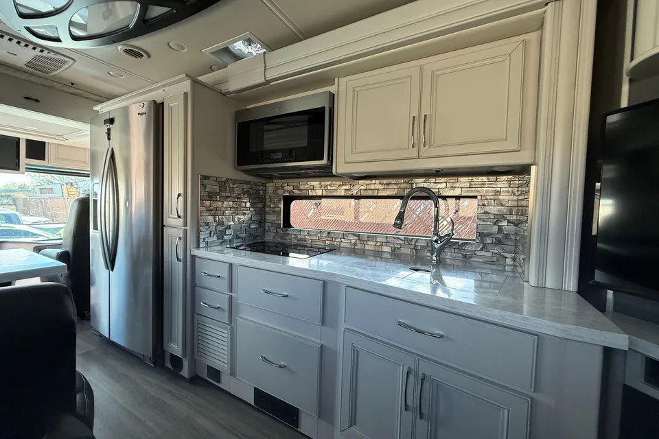 Leo's Legend 2022 Holiday Rambler Navigator 38N