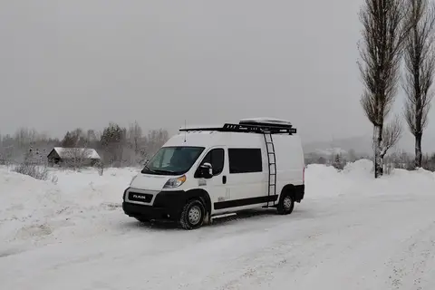 Philippe & Andrée-Anne : Van-O-Lac Promaster 2500 Classe B