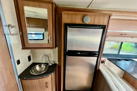 Fully Equipped Luxury Mercedes / Easy to Drive & Fuel Efficient