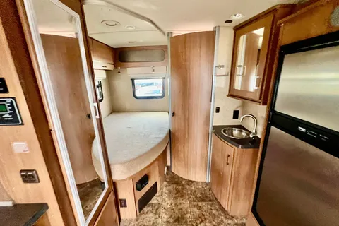 Fully Equipped Luxury Mercedes / Easy to Drive & Fuel Efficient