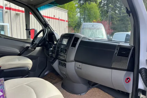 Fully Equipped Luxury Mercedes / Easy to Drive & Fuel Efficient