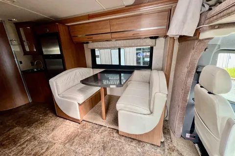 Fully Equipped Luxury Mercedes / Easy to Drive & Fuel Efficient