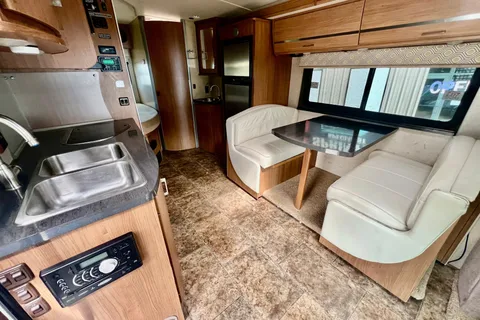 Fully Equipped Luxury Mercedes / Easy to Drive & Fuel Efficient