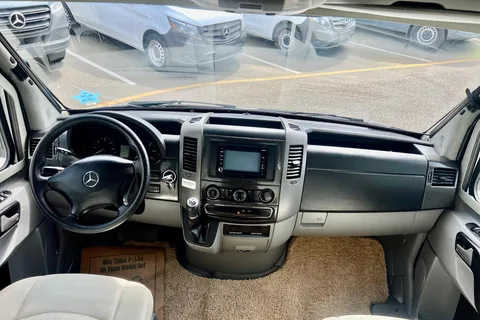 Fully Equipped Luxury Mercedes / Easy to Drive & Fuel Efficient
