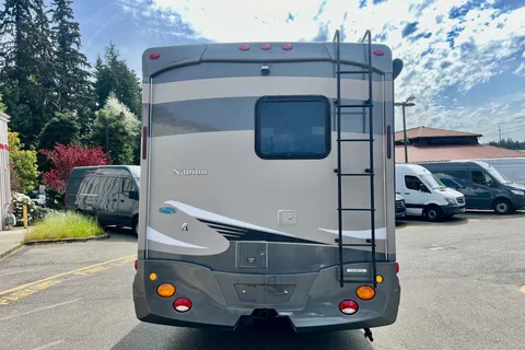 Fully Equipped Luxury Mercedes / Easy to Drive & Fuel Efficient