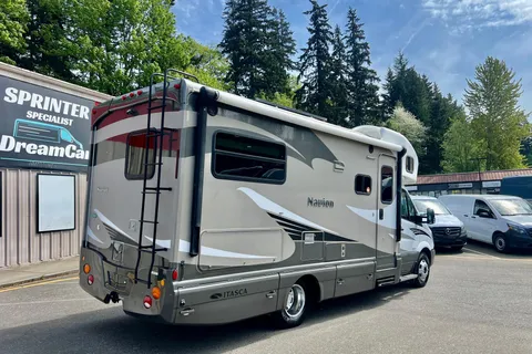 Fully Equipped Luxury Mercedes / Easy to Drive & Fuel Efficient