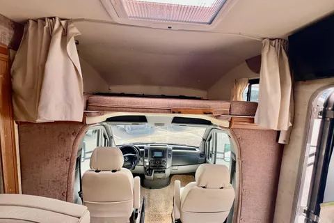 Fully Equipped Luxury Mercedes / Easy to Drive & Fuel Efficient
