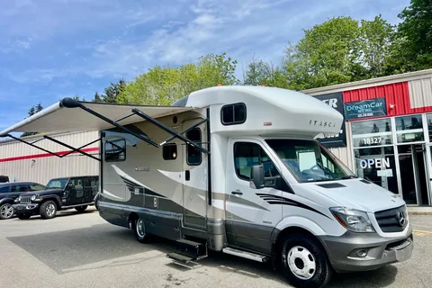 Fully Equipped Luxury Mercedes / Easy to Drive & Fuel Efficient