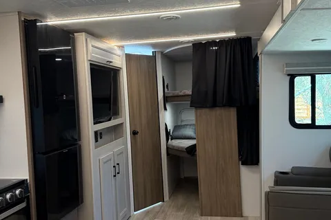 Joe's Coachmen Freedom Express 288BHS Travel Trailer
