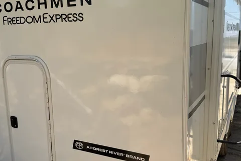 Joe's Coachmen Freedom Express 288BHS Travel Trailer