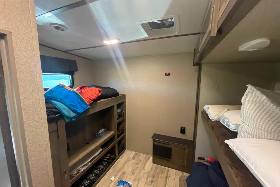 Andrew's Keystone 32BH Fifth Wheel