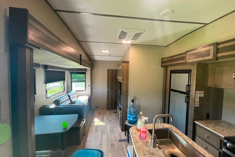 Andrew's Keystone 32BH Fifth Wheel