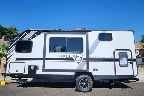 2023 Trailer Under 5000lbs (Sleeps 6 & Delivery)