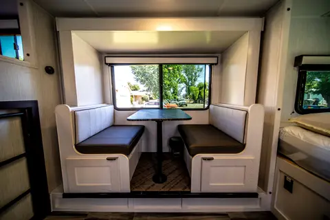 2023 Trailer Under 5000lbs (Sleeps 6 & Delivery)
