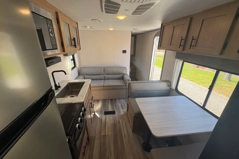 Forest River Primetime Avenger 26BK Travel Trailer