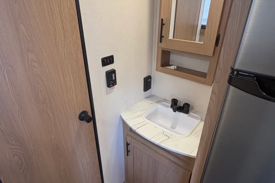 Forest River Primetime Avenger 26BK Travel Trailer
