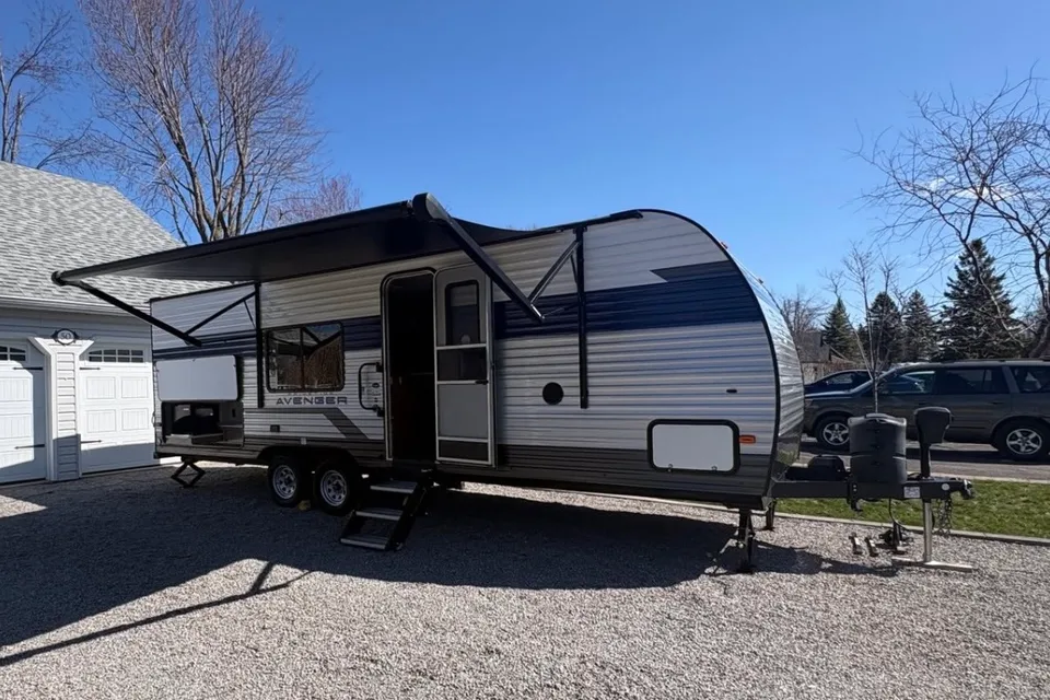 Forest River Primetime Avenger 26BK Travel Trailer