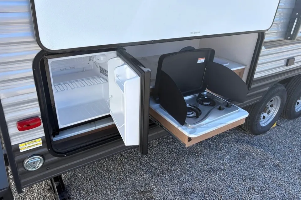 Forest River Primetime Avenger 26BK Travel Trailer