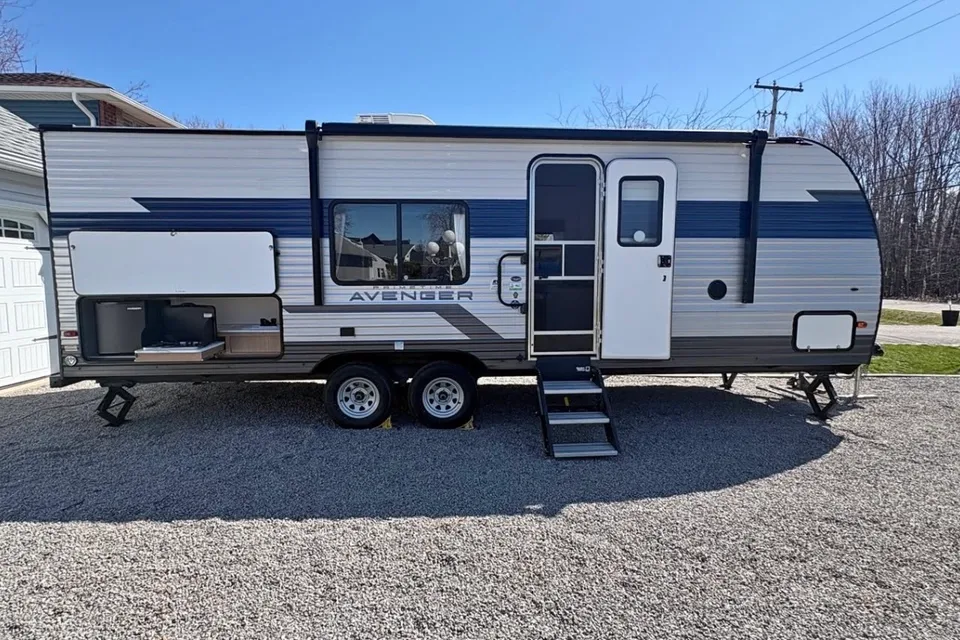 Forest River Primetime Avenger 26BK Travel Trailer